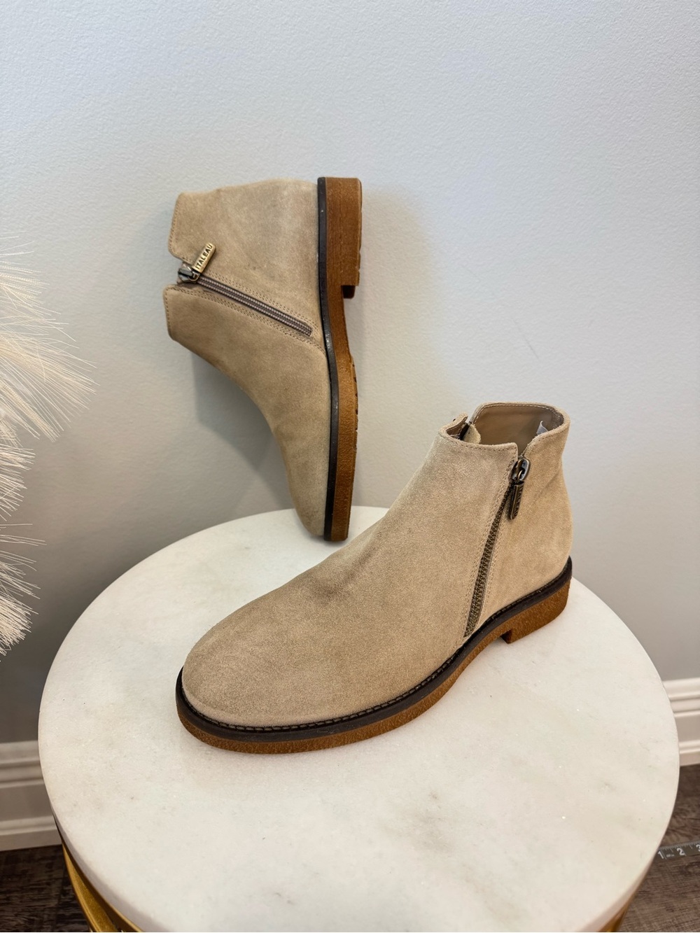 Italeau Suede Chukka Boots in Beige with Side Zippers Sz 37